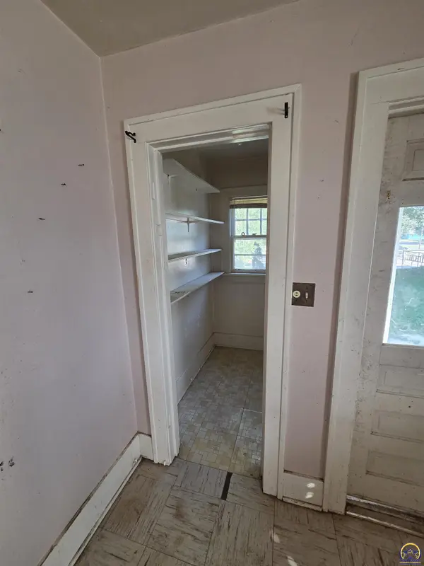 10 Neosho St, Emporia, KS 66801