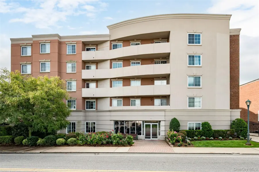 242 Maple AVE #502, Westbury, NY 11590