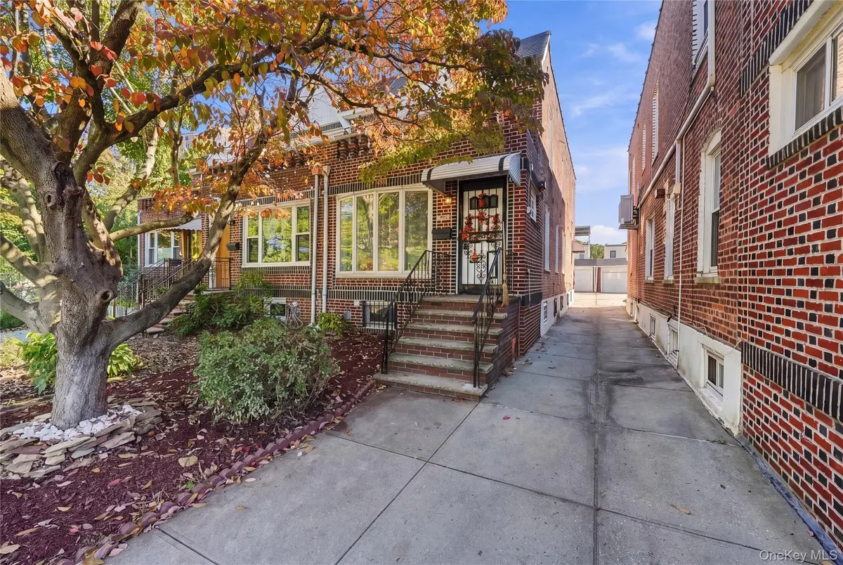 9016 Union TPKE, Glendale, NY 11385