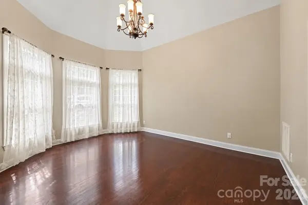 314 Woodland DR, Swannanoa, NC 28778