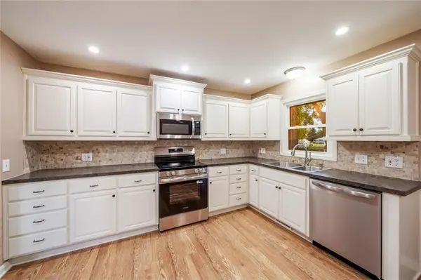 705 SW Mitchell ST, Oak Grove, MO 64075