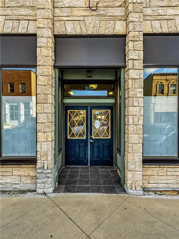 319 & 321 Delaware ST, Leavenworth, KS 66048