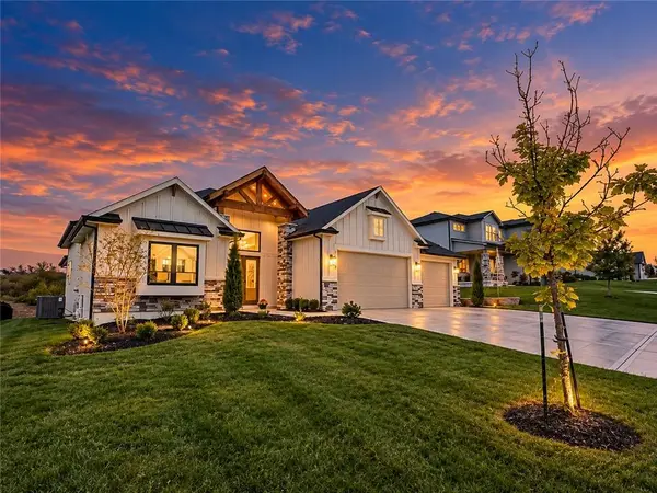 1616 SW 27th ST, Lee's Summit, MO 64082
