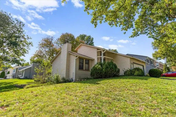 14705 W 91st PL, Lenexa, KS 66215