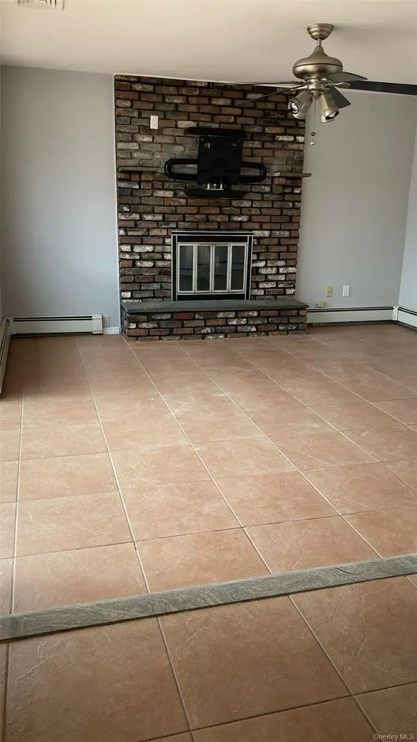 Address not disclosed, Sayville, NY 11782