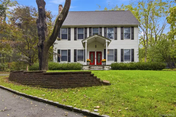 209 Old Town RD, East Setauket, NY 11733