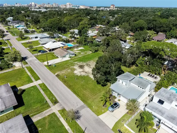 2555 WOOD ST, Sarasota, FL 34237