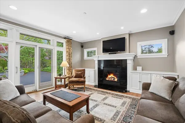 512 Oak ST, Libertyville, IL 60048