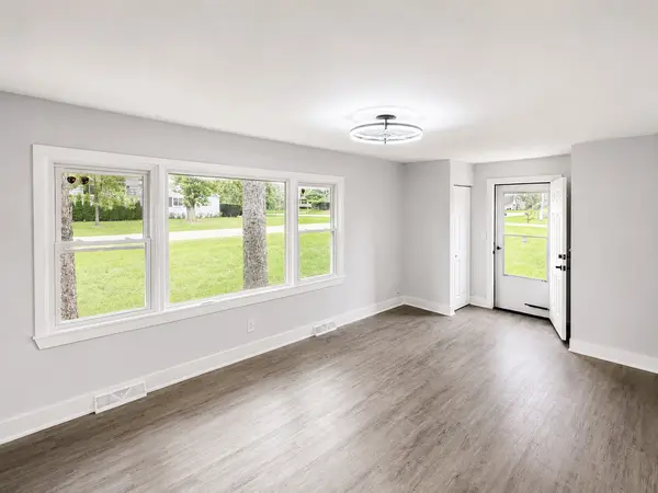 416 Grand AVE, Lake Zurich, IL 60047