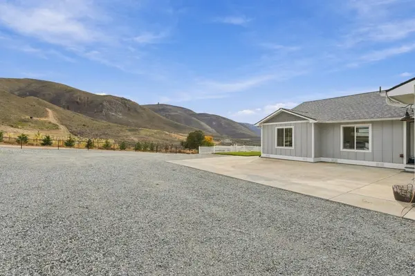9 Buyas DR, Orondo, WA 98843