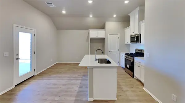 9104 NW 127th TER, Yukon, OK 73099