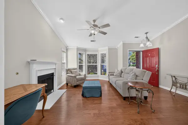 1303 Crofton Park Ct, Columbia, TN 38401