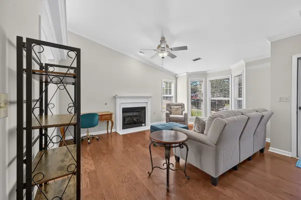 1303 Crofton Park Ct, Columbia, TN 38401