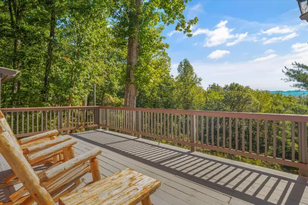 2848 Mountain Blvd, Sevierville, TN 37876