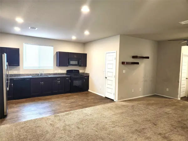 110 Huckleberry LN, Elgin, TX 78621