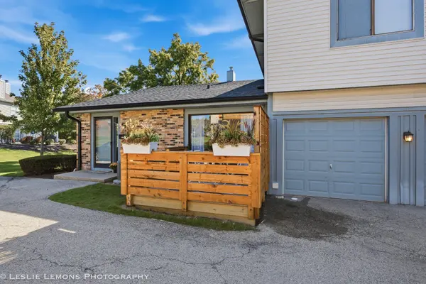 8329 Portsmouth DR #C, Darien, IL 60561