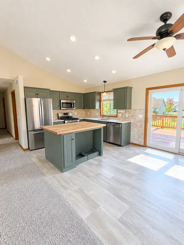 936 Ivy Hills RD, Belle Plaine, MN 56011