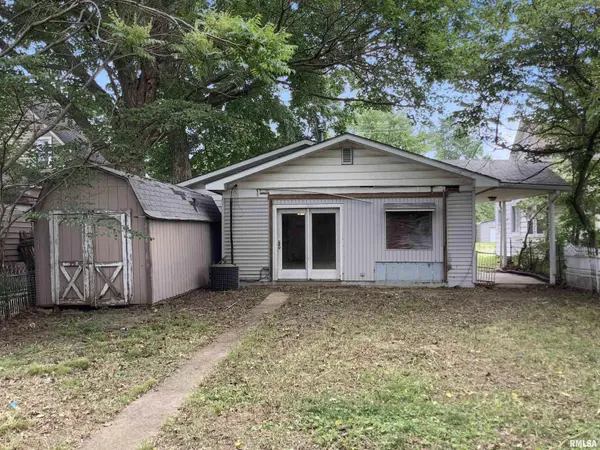 152 N OAK ST, Farmington, IL 61531