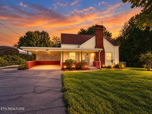 392 Harrison Ave, Lenoir City, TN 37771
