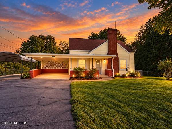 392 Harrison Ave, Lenoir City, TN 37771