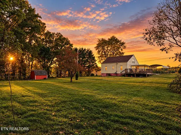 392 Harrison Ave, Lenoir City, TN 37771