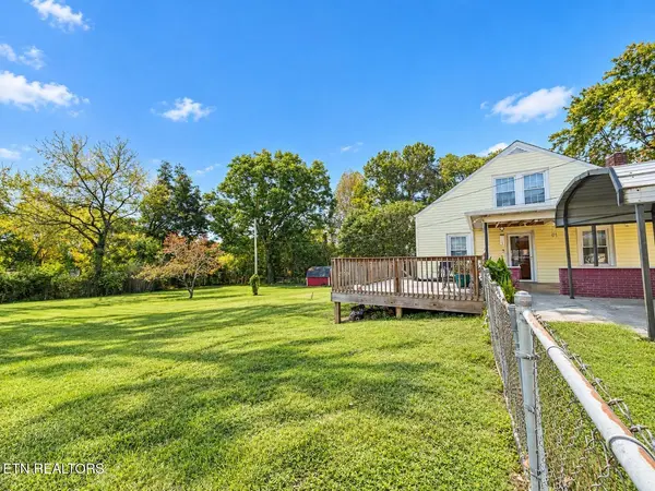 392 Harrison Ave, Lenoir City, TN 37771