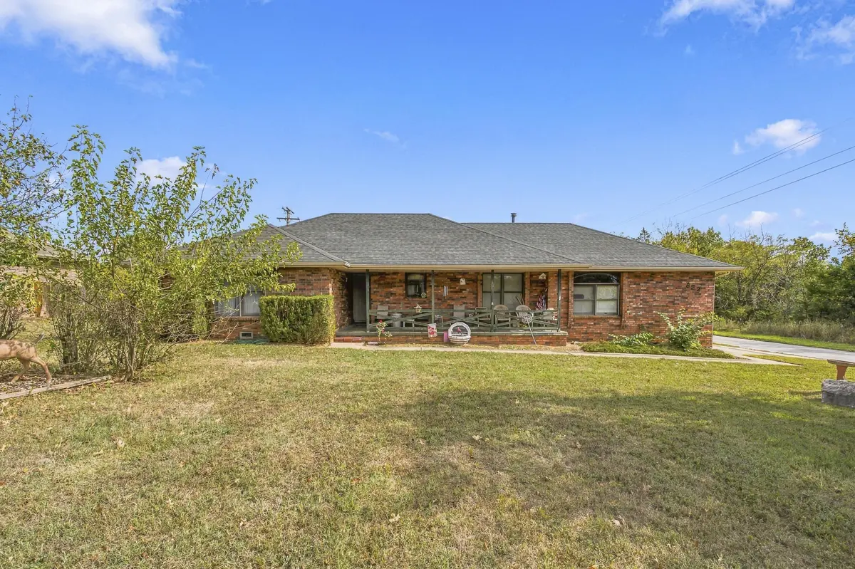 832 Barwick PL, Willard, MO 65781