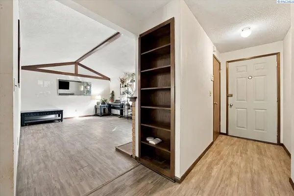 6105 W Melville Road, Pasco, WA 99301-1942