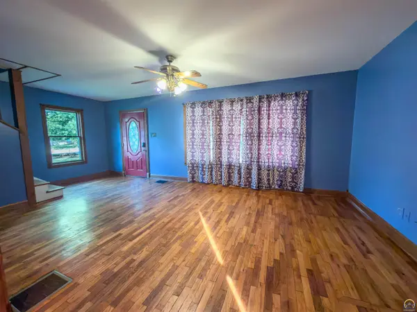 131 NW Broadmoor AVE, Topeka, KS 66606