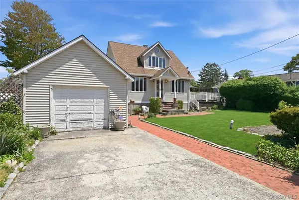 418 Myrtle AVE, West Islip, NY 11795