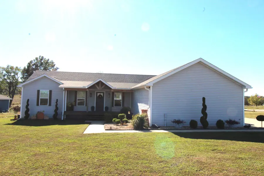 5492 S 250th RD, Buffalo, MO 65622