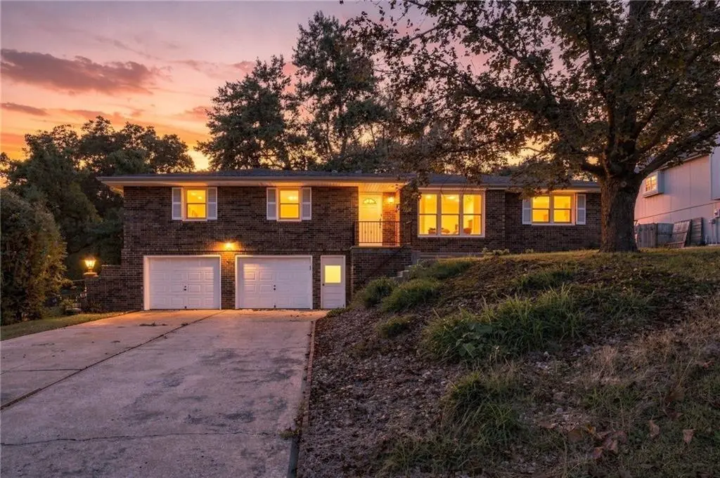 7724 Eastside DR #NW, Weatherby Lake, MO 64152