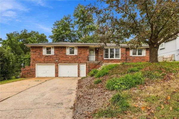7724 Eastside DR #NW, Weatherby Lake, MO 64152