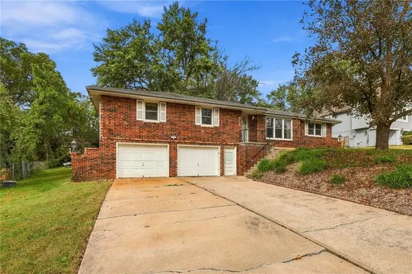 7724 Eastside DR #NW, Weatherby Lake, MO 64152
