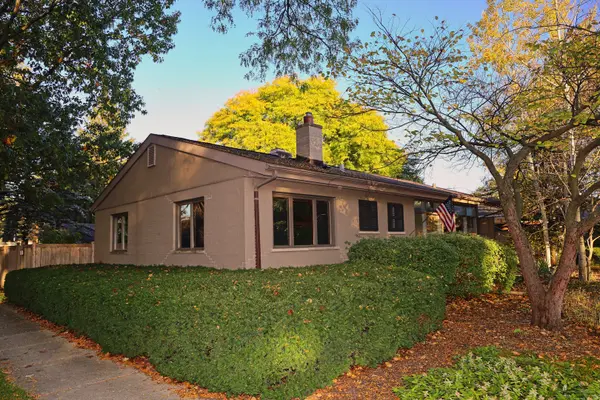 702 Kemman AVE, La Grange Park, IL 60526