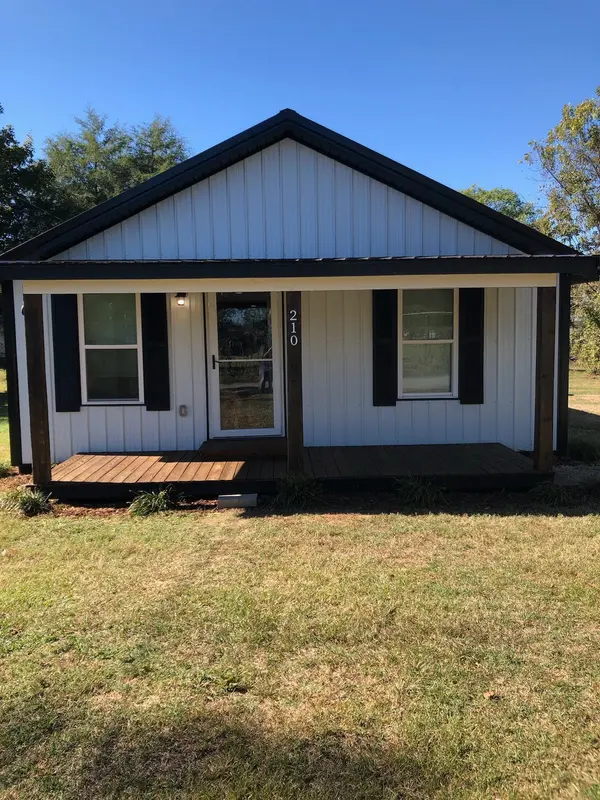 210 S Maple Ave, Ethridge, TN 38456