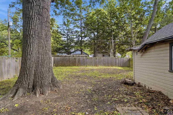 1106 SW Webster AVE, Topeka, KS 66604