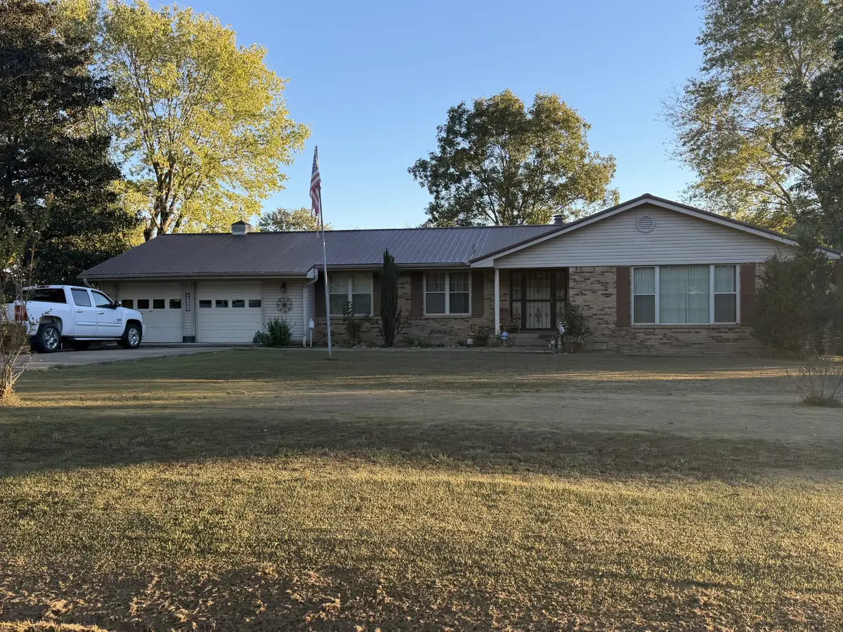 1100 Old Perryville Rd, Parsons, TN 38363