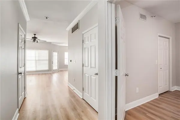 11602 Tomahawk Creek Pkwy #D, Leawood, KS 66211