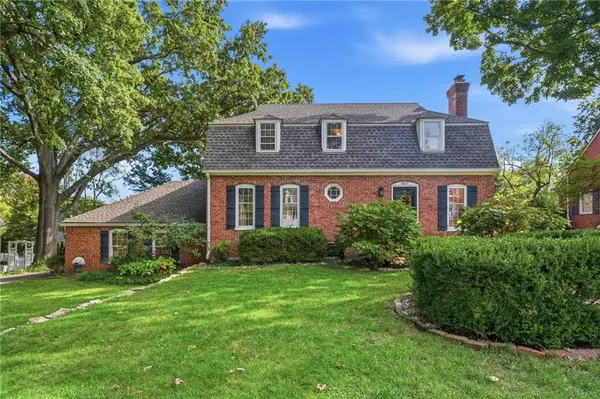 6837 Linden ST, Prairie Village, KS 66208