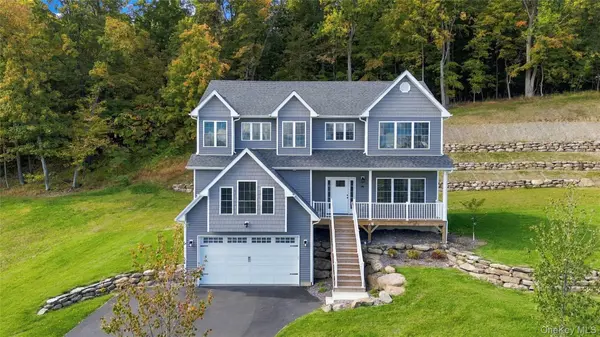 79 Frank ST, New Windsor, NY 12553