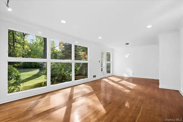 31 Rogers DR, New Rochelle, NY 10804