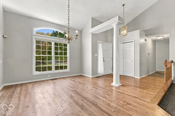 1825 Continental DR, Zionsville, IN 46077