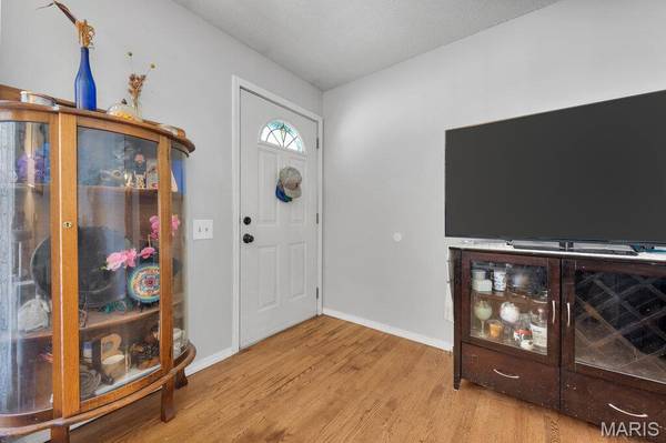 2448 Village Glen CT, Maryland Heights, MO 63043