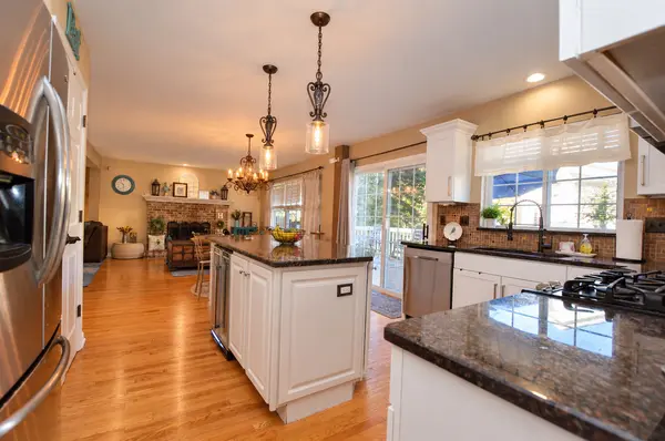 1823 Somerfield LN, Crystal Lake, IL 60014