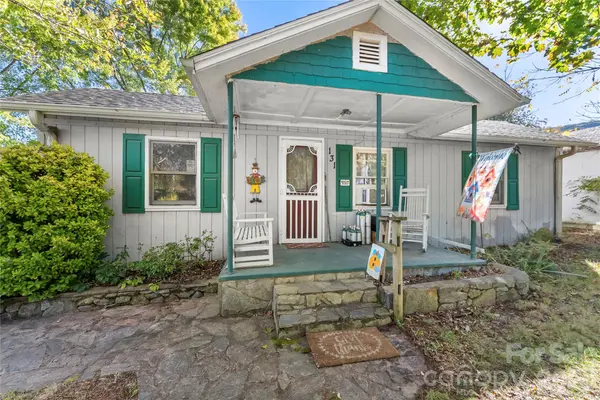 131 Central AVE, Swannanoa, NC 28778
