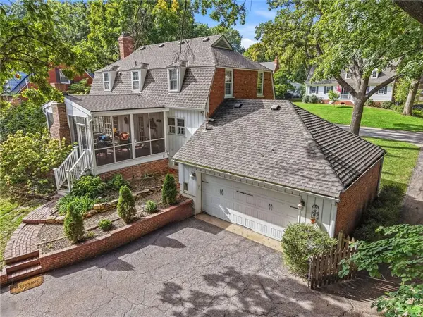 6837 Linden ST, Prairie Village, KS 66208