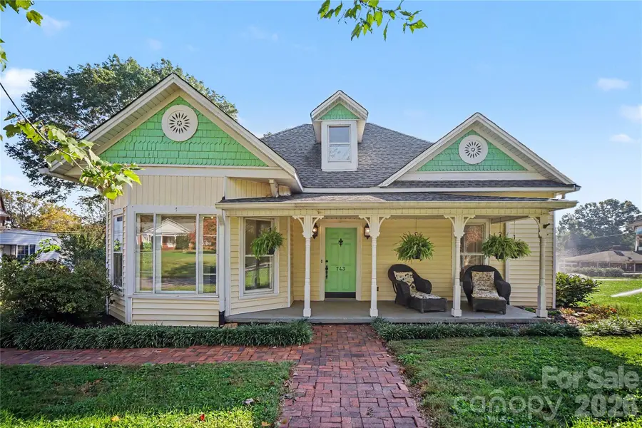 743 S College AVE, Newton, NC 28658