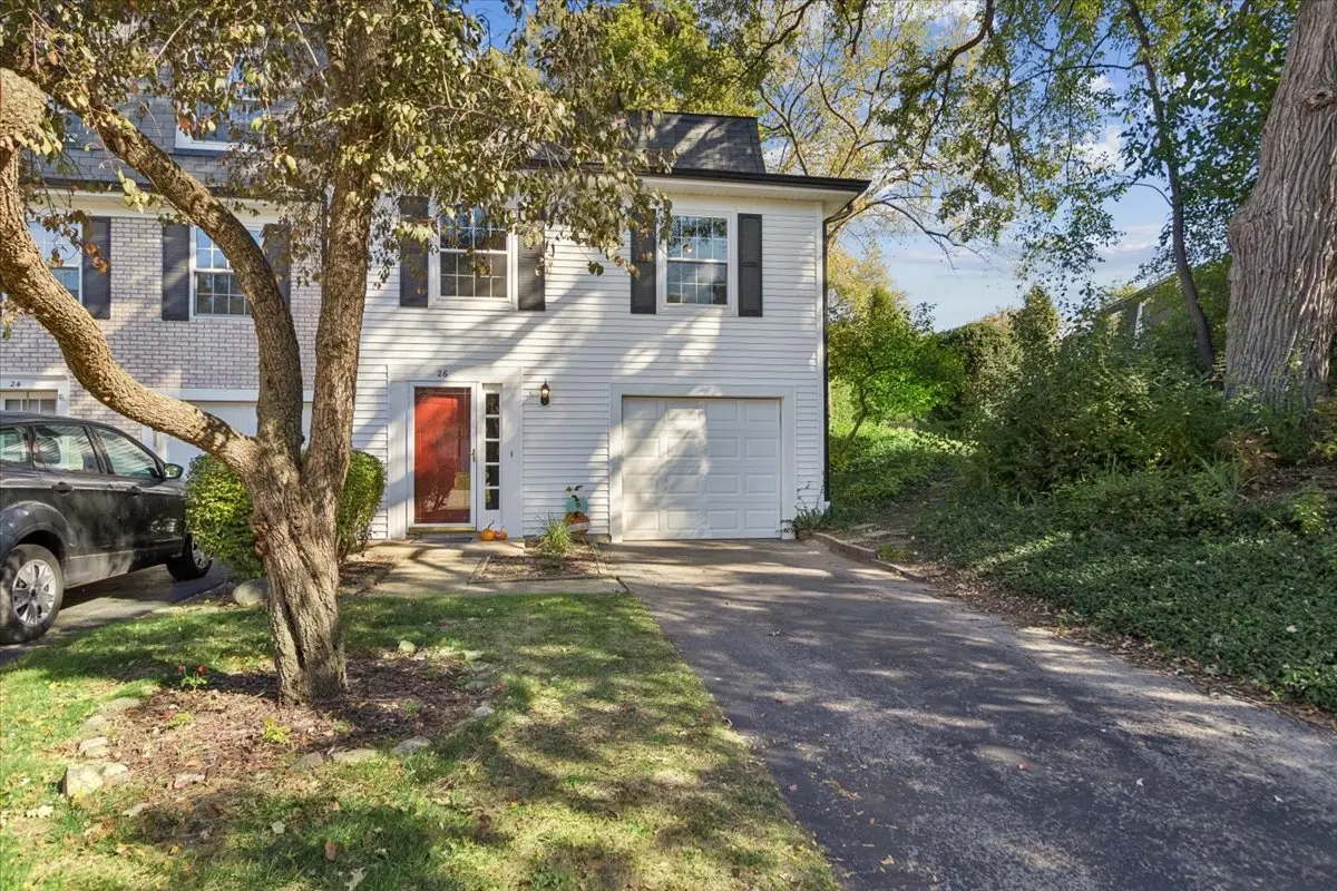 26 Hickory LN, Cary, IL 60013