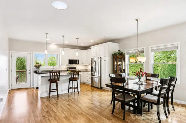 14 Chandra LN, Clyde, NC 28721